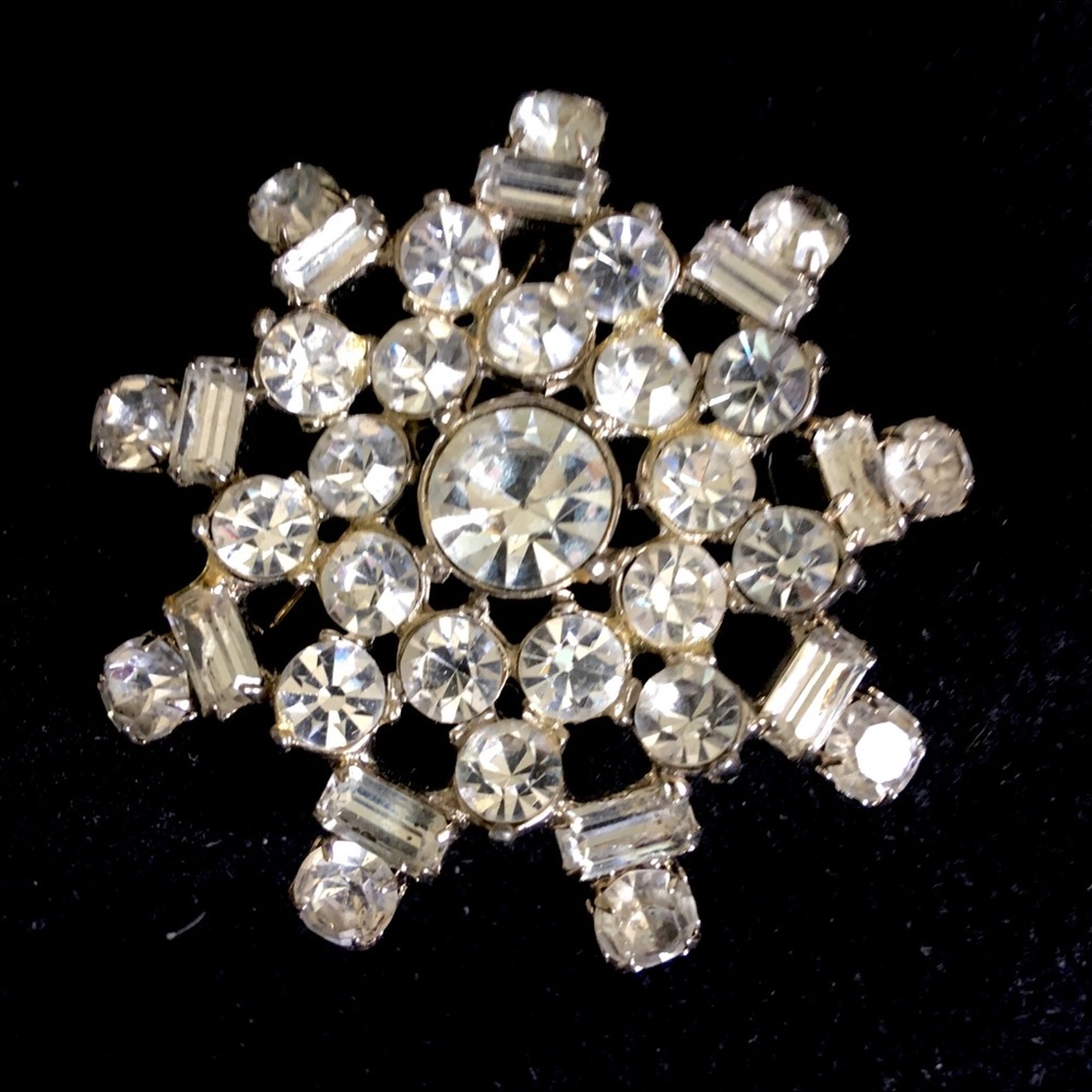 Vintage rhinestone brooch pin